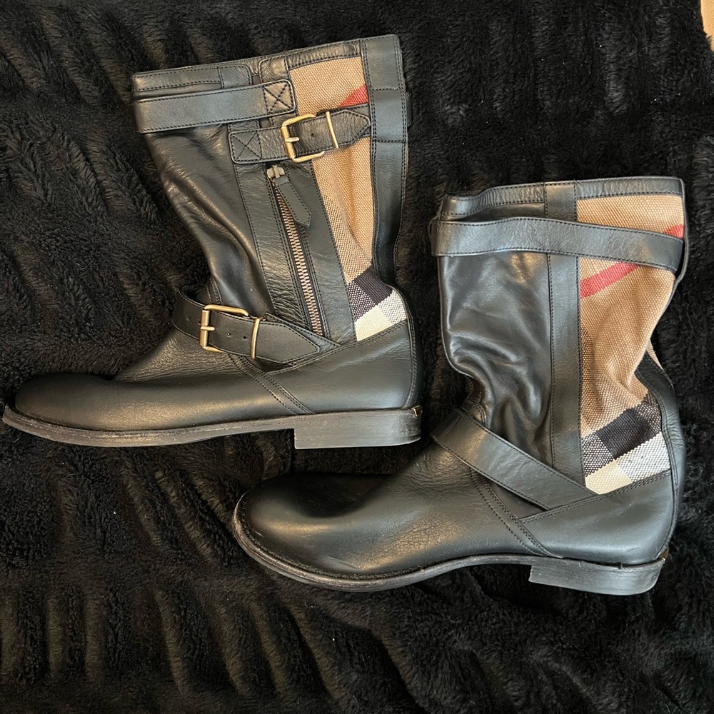 Burberry Black Leather Boots with Plaid Accents